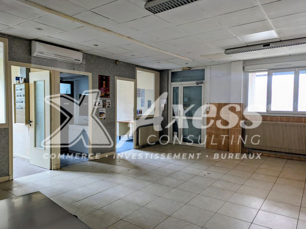 LOCAL 160 m² disponible immédatement à 2 min Autoroute et Centre