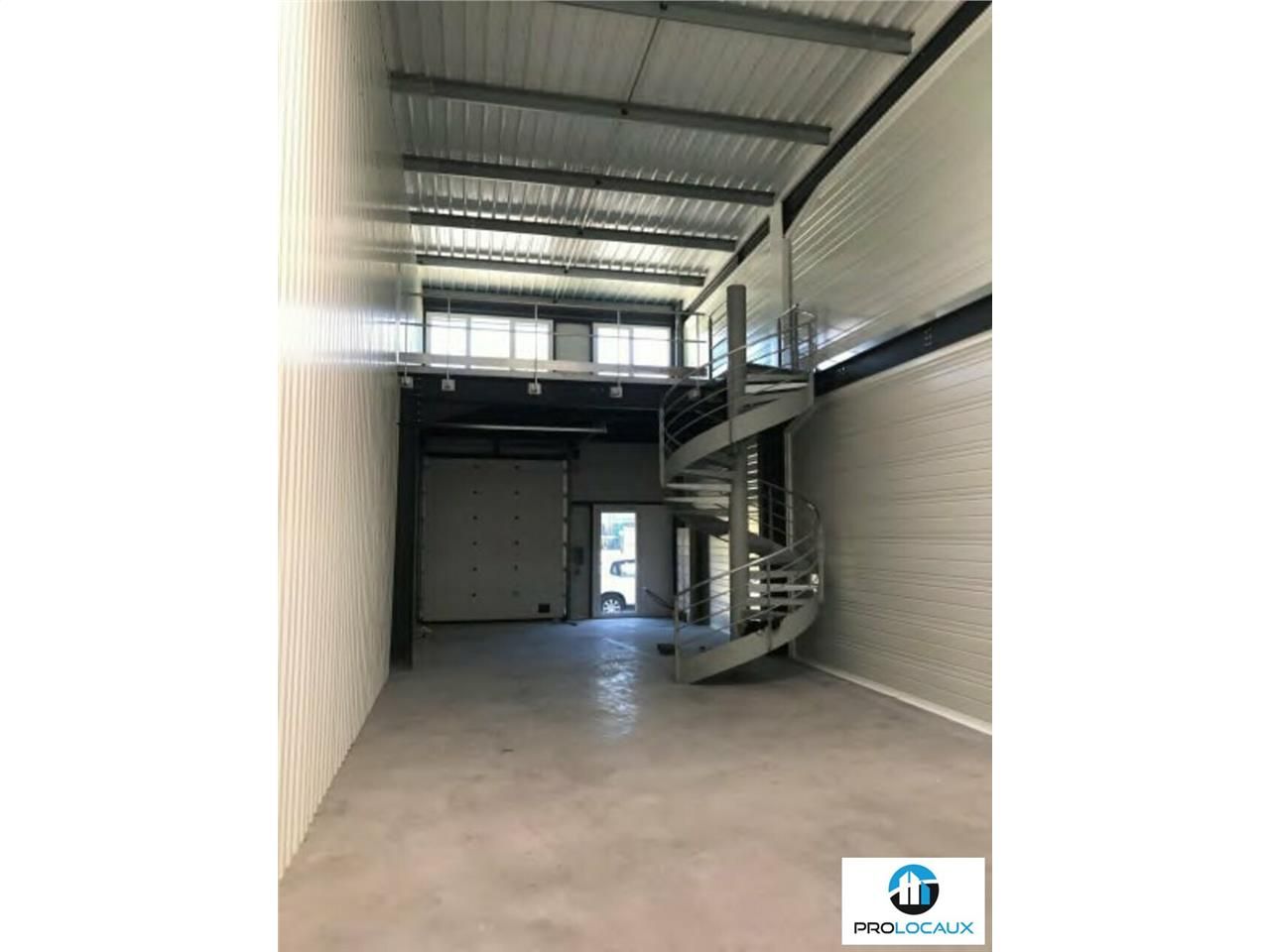 Vente local d''activites 141 m² non divisibles