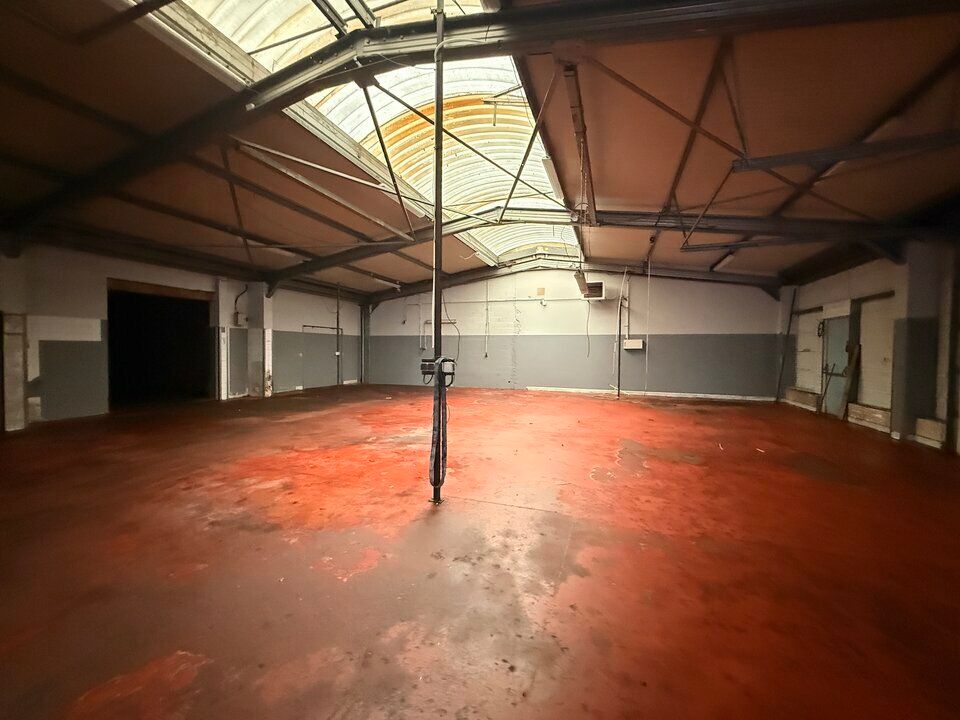 Location local d''activites 385 m² non divisibles