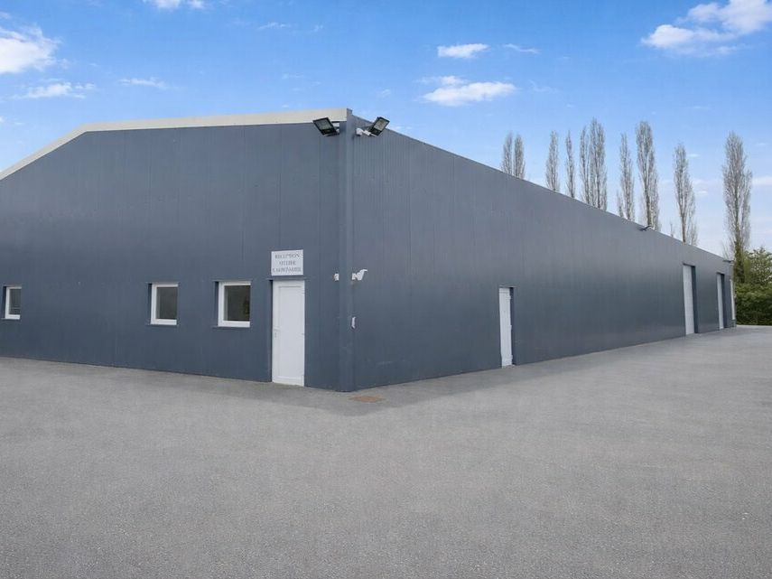 Vente local d''activites 1520 m² non divisibles