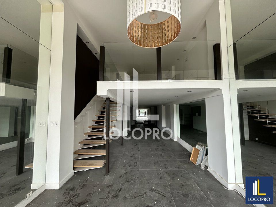 A LOUER LOCAL COMMERCIAL 110 M2 CANNES CROISETTE