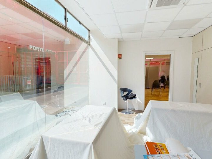 Local commercial + bureaux  Porte Jeune , 400 m2  sur 2 niveaux, divisibles.