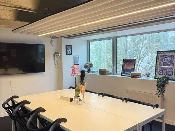Location centre d'affaires 120 m² non divisibles