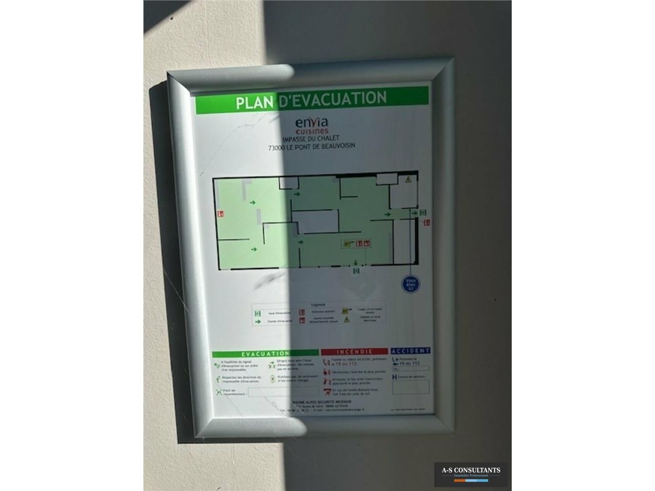 350 m² pour ce local commercial en location à Le pont-de-beauvoisin