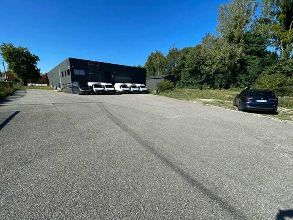 Vente local d''activites 1600 m² non divisibles