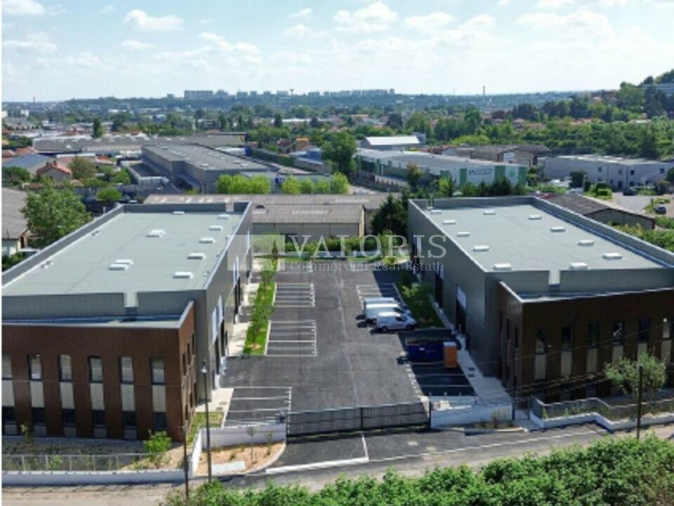 Vente local d''activites 465 m² divisibles à partir de 230 m²