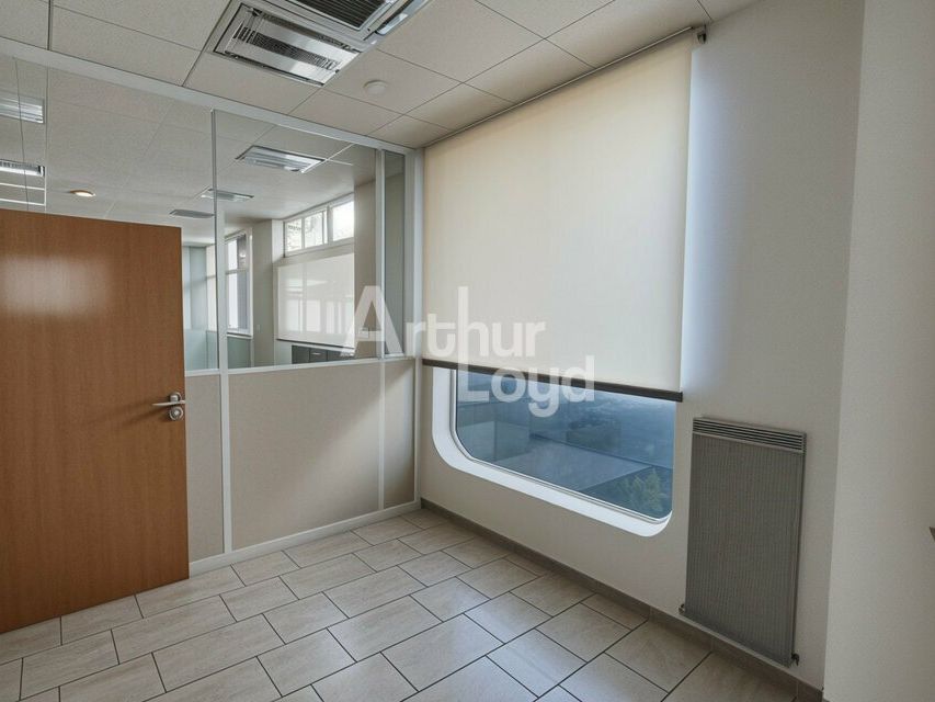 Local commercial / Bureau à vendre à Aix les bains-en emplacement 1bis