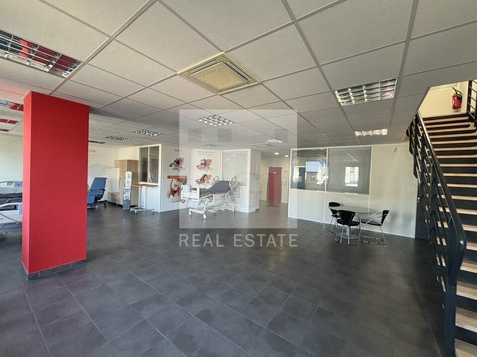 Vente local d''activites 731 m² non divisibles