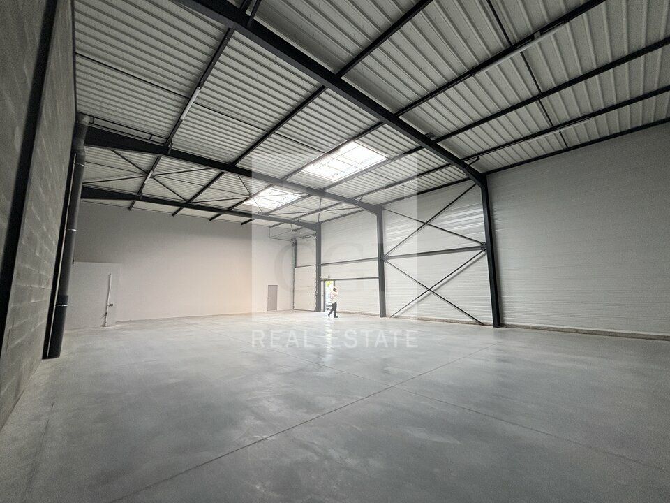 À LA VENTE  – CELLULE D'ACTIVITÉS NEUVE AVEC BUREAUX  – GENAY (NORD DE LYON)