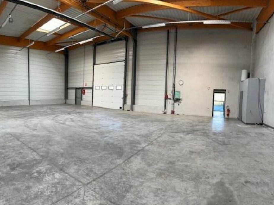 À Louer – Local d'Activités de 415 m² – La Verpillière – Face à l'A43 