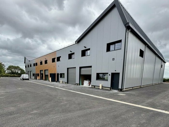 Location local d''activites 165 m² non divisibles