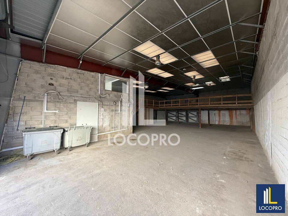 Location local d''activites 375 m² non divisibles