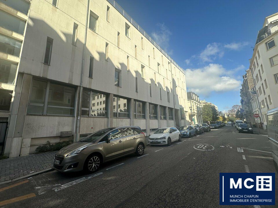 Location bureaux 152.7 m² non divisibles