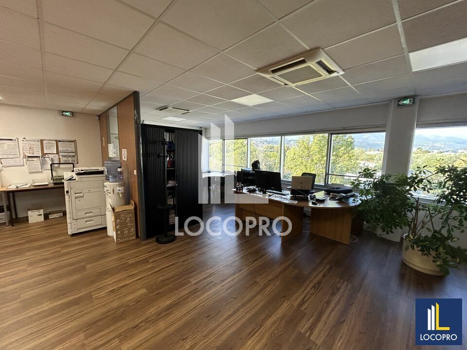 Location bureaux 174 m² non divisibles