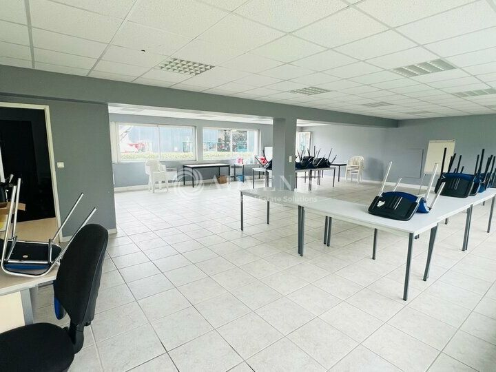 A LOUER - BUREAUX - 223 M²