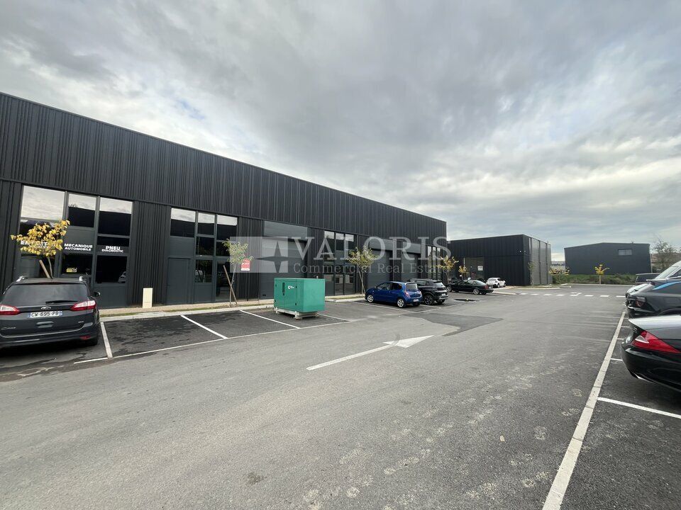 Valoris Real Estate vous propose des locaux d'activités à l'entrée du Parc des Peupliers sur la commune de Trévoux.