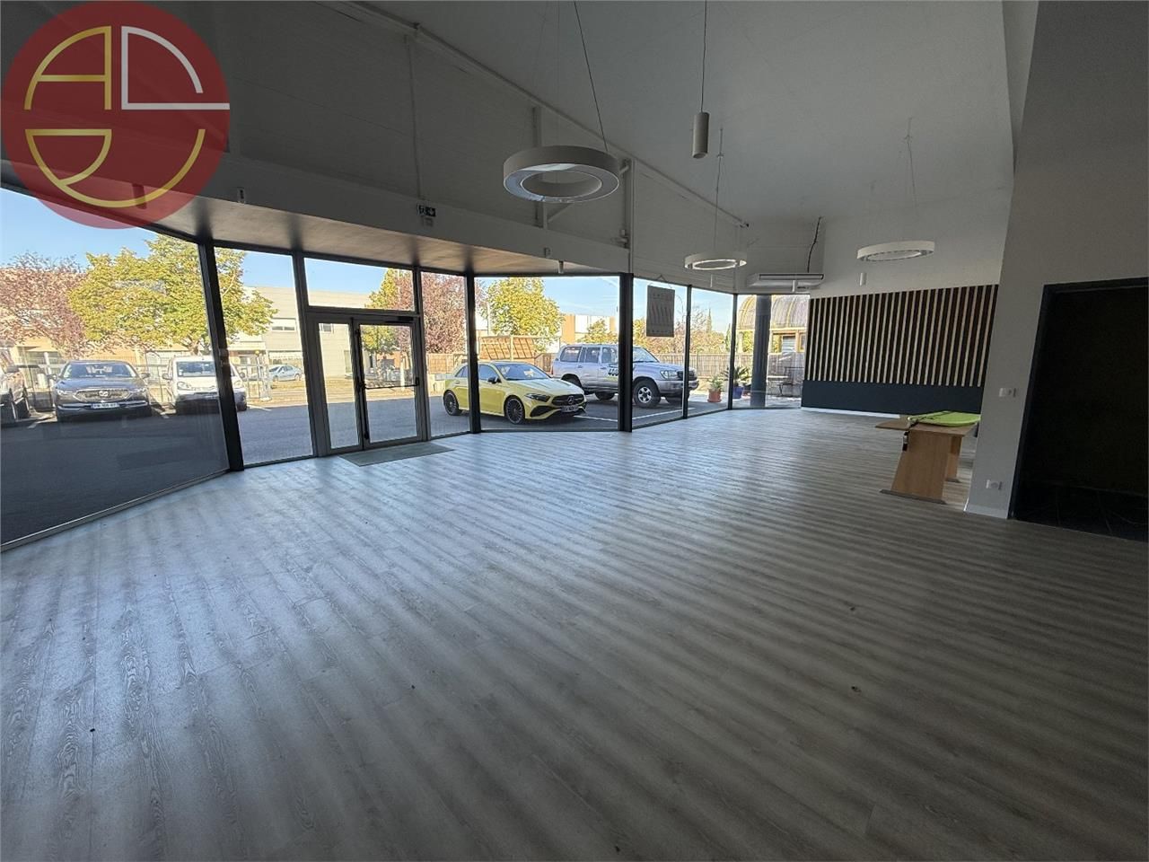Location local commercial 270 m² à SAINT-ORENS-DE-GAMEVILLE