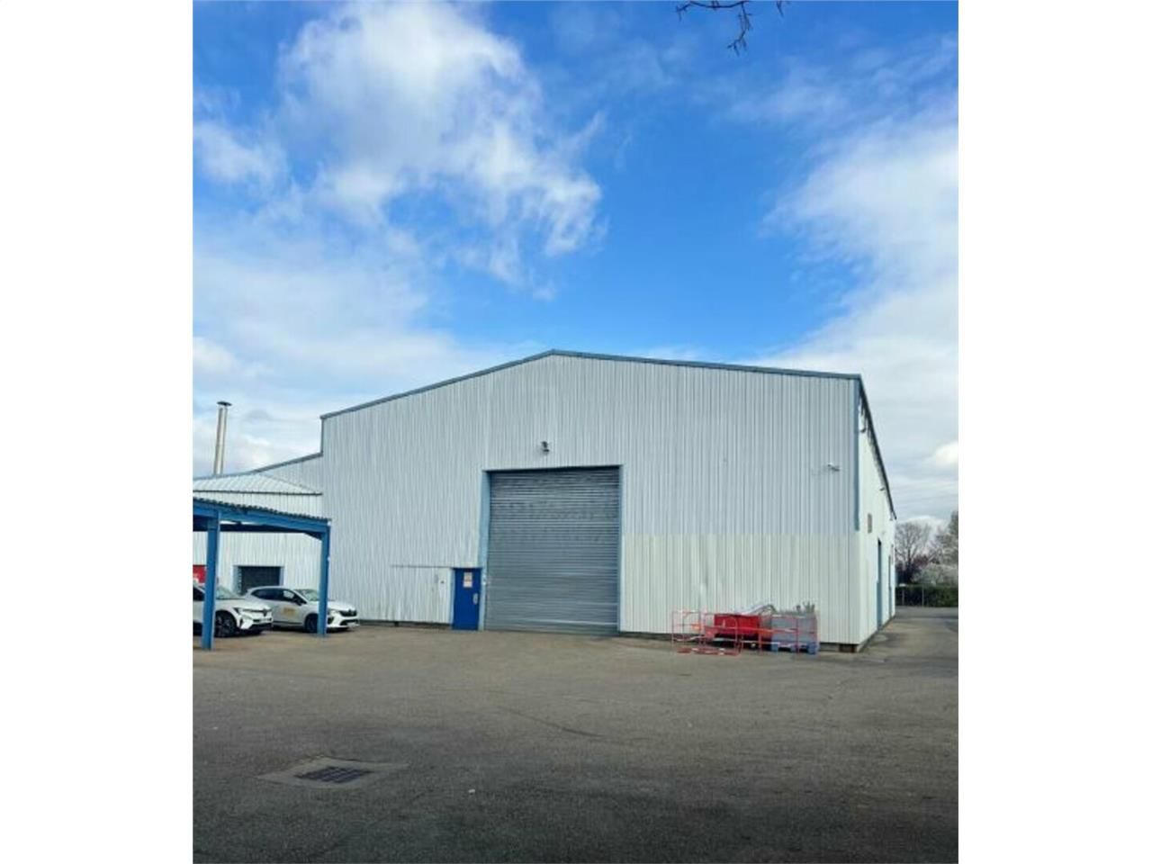 Location local d''activites 2140 m² non divisibles