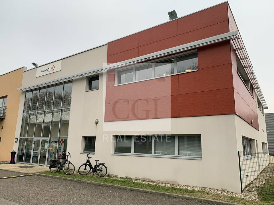 Location local d''activites 1631.1 m² non divisibles