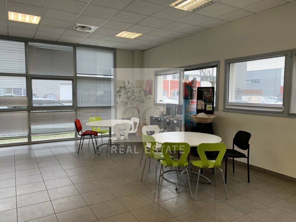 À LOUER – LOCAL MIXTE 1 631 m² – SAINT-PRIEST / SECTEUR PARILLY