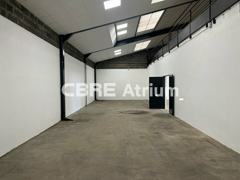Location local d''activites 400 m² non divisibles