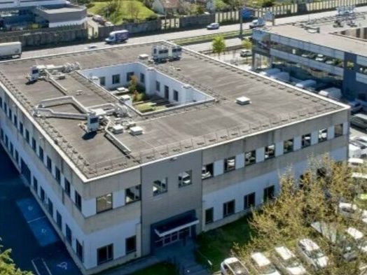 Location local d''activites 1819 m² non divisibles