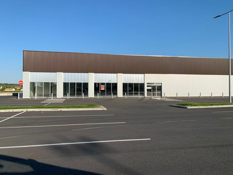 SAINTE MAURE DE TOURAINE LOCAL COMMERCIAL A LOUER 600 M²