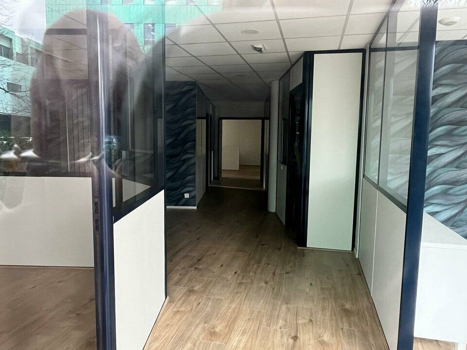 Location local commercial 334 m² divisibles à partir de 110 m²
