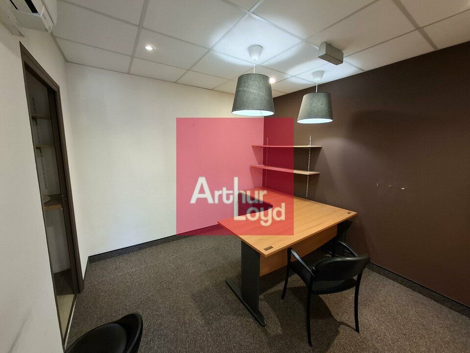 RIOM CENTRE LOCAL COMMERCIAL A VENDRE 113 m²