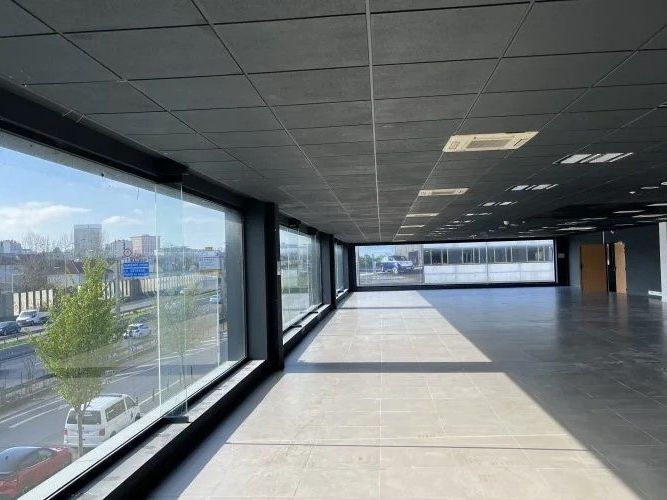 Location local 1819 m² à Nanterre