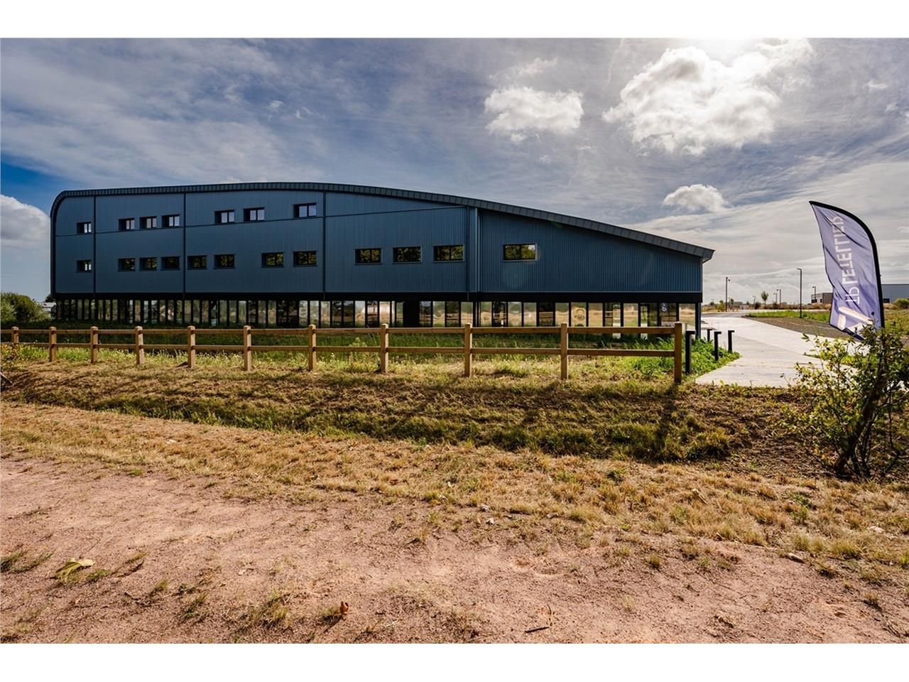 Location bureaux 296 m² à Douvres-la-Délivrande