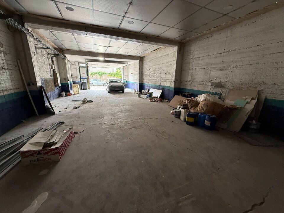 Location local d''activites 273 m² non divisibles