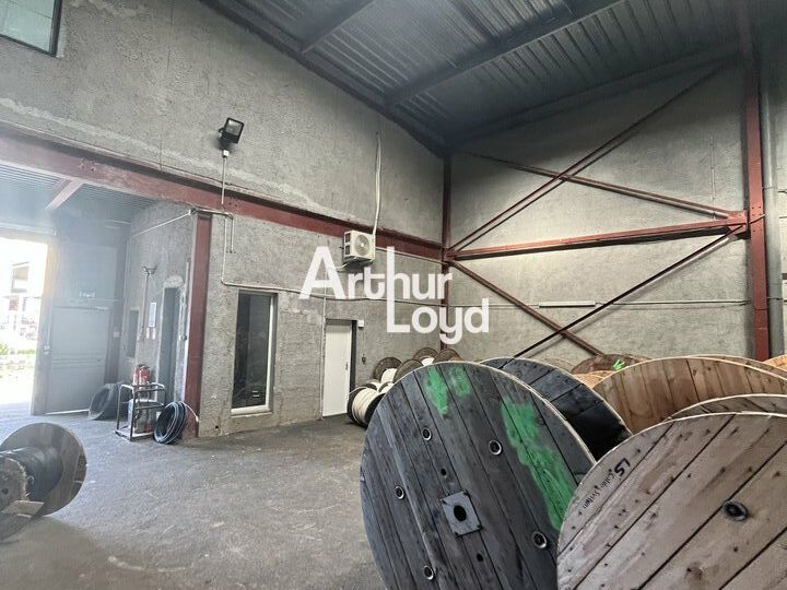 Location local d''activites 281 m² non divisibles