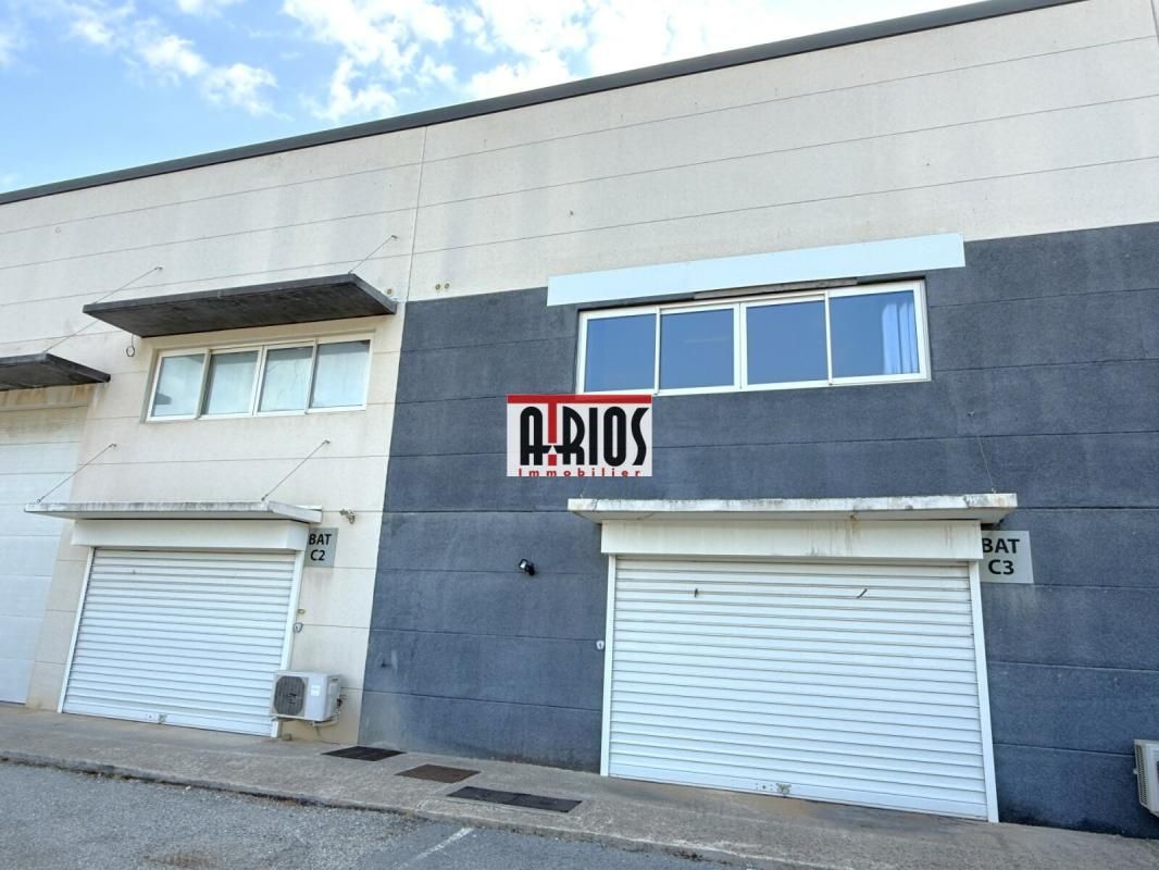 Location entrepôts 327 m² non divisibles