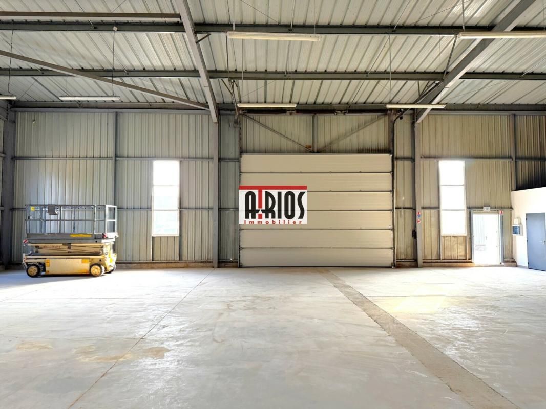 Location entrepôts 420 m² non divisibles