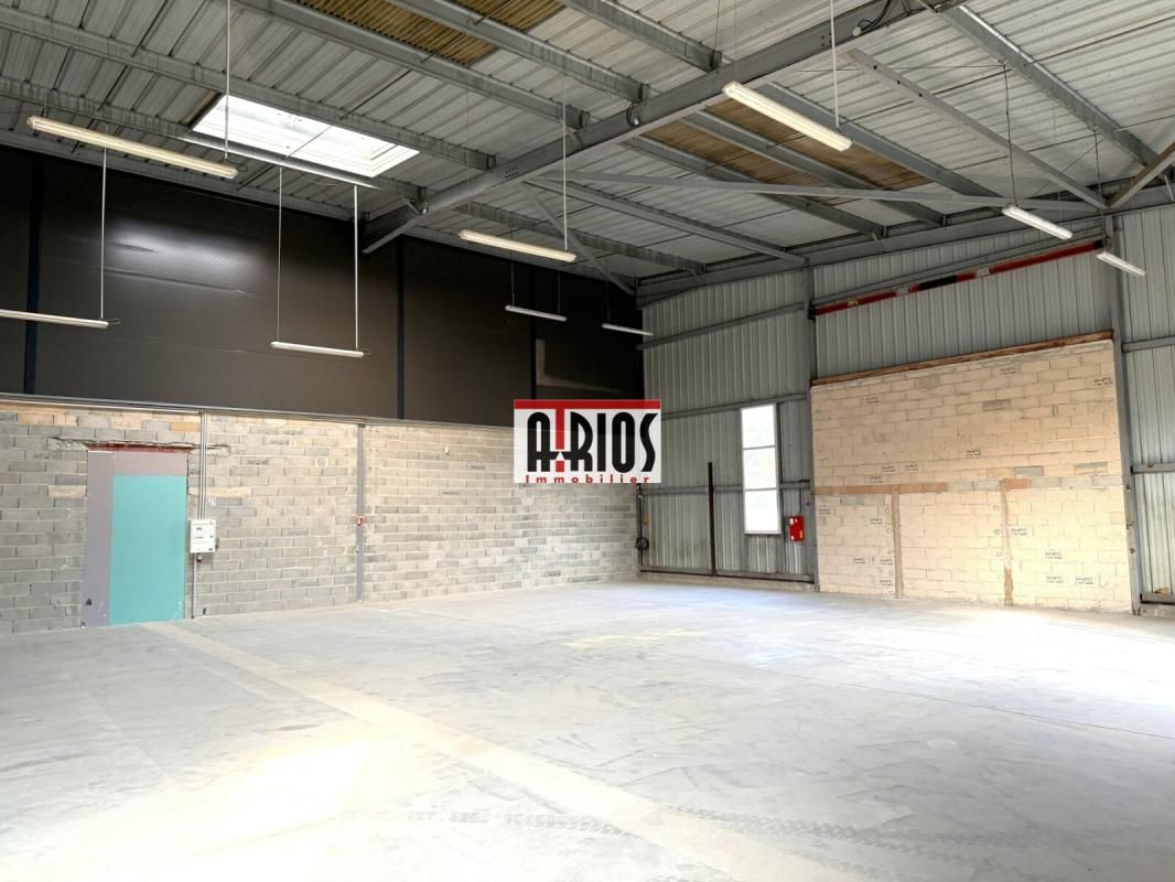 Location entrepôts 420 m² non divisibles