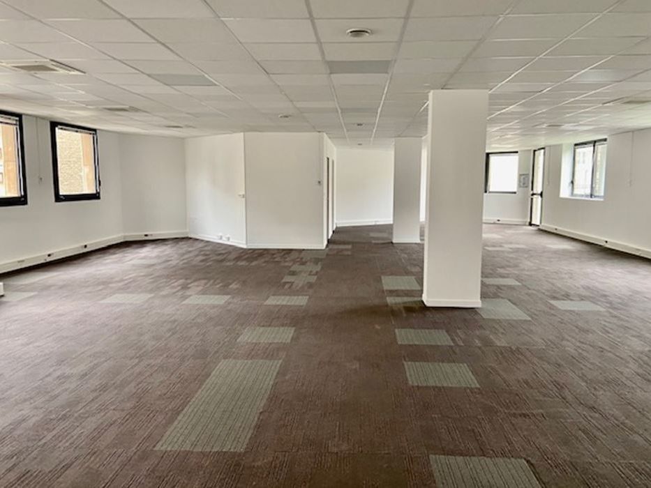 Location bureaux 128 m² non divisibles