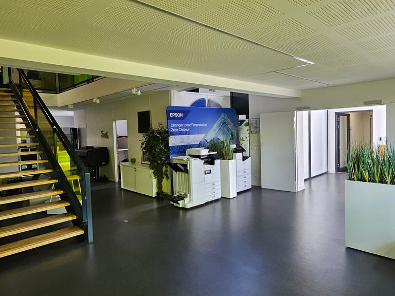 ENSEMBLE IMMOBILIER (BUREAUX) + PARKING + TERRAIN