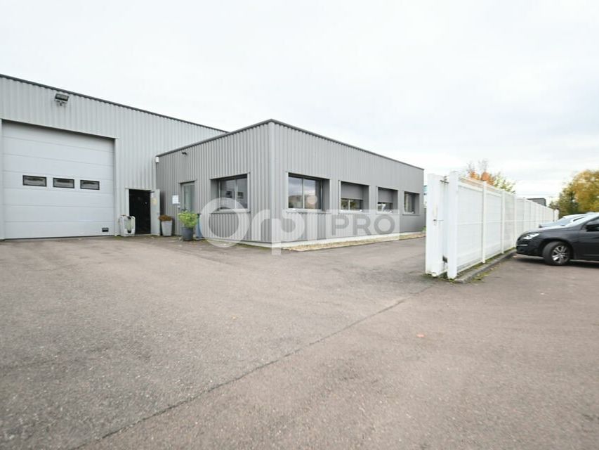 Location local d''activites 292.8 m² non divisibles