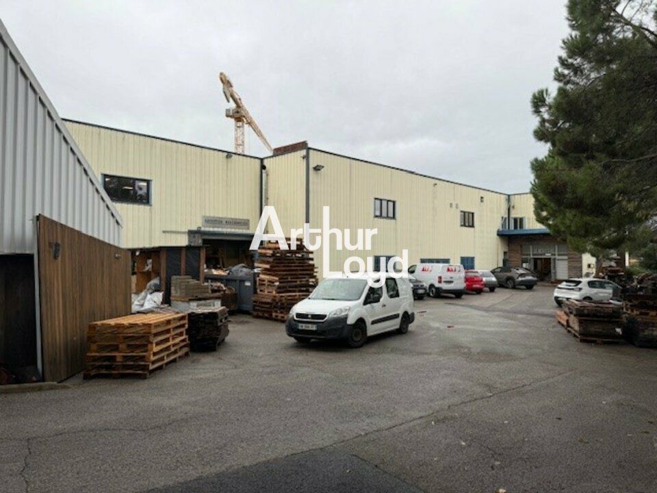 Vente local d''activites 1648 m² non divisibles