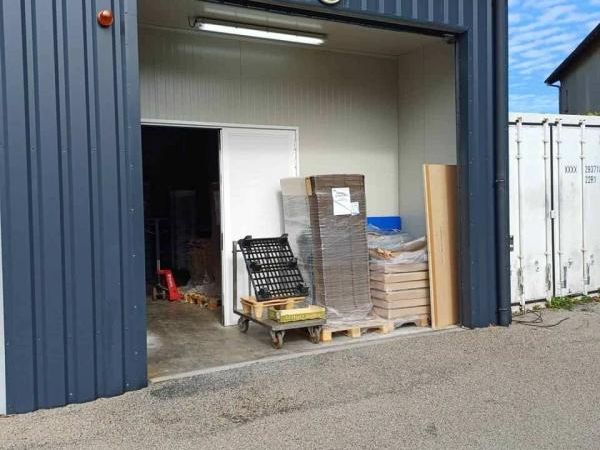 Location entrepôts 280 m² non divisibles