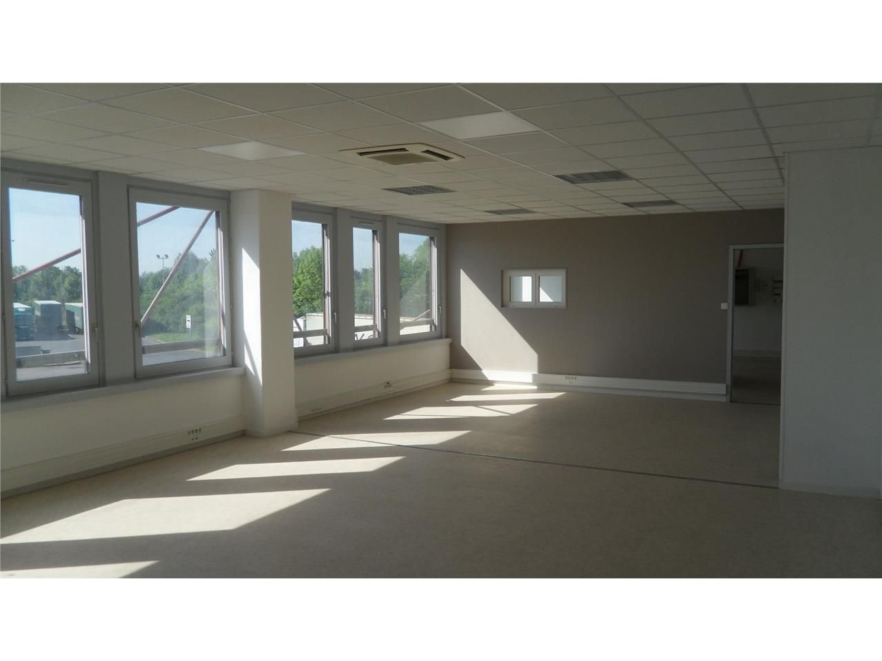 Location bureaux 268.00 m² non divisibles