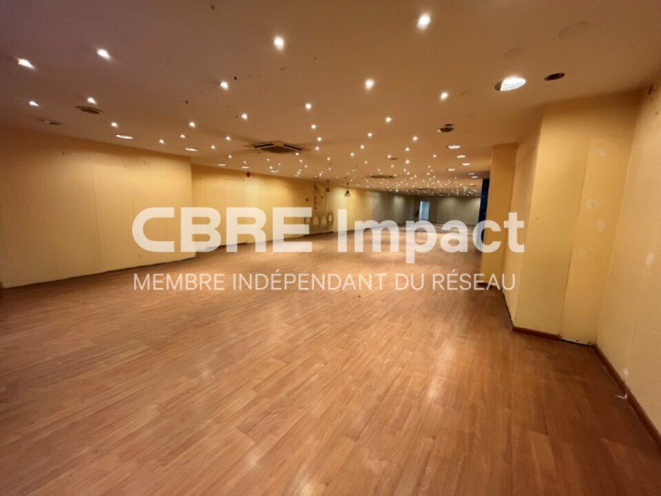 Location local commercial 330 m² non divisibles