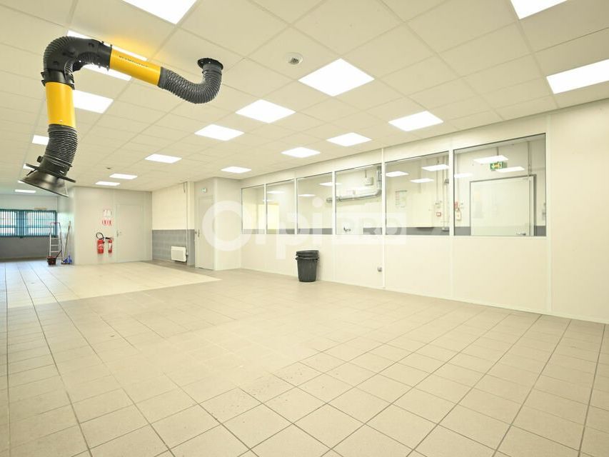 Location local d''activites 387 m² non divisibles