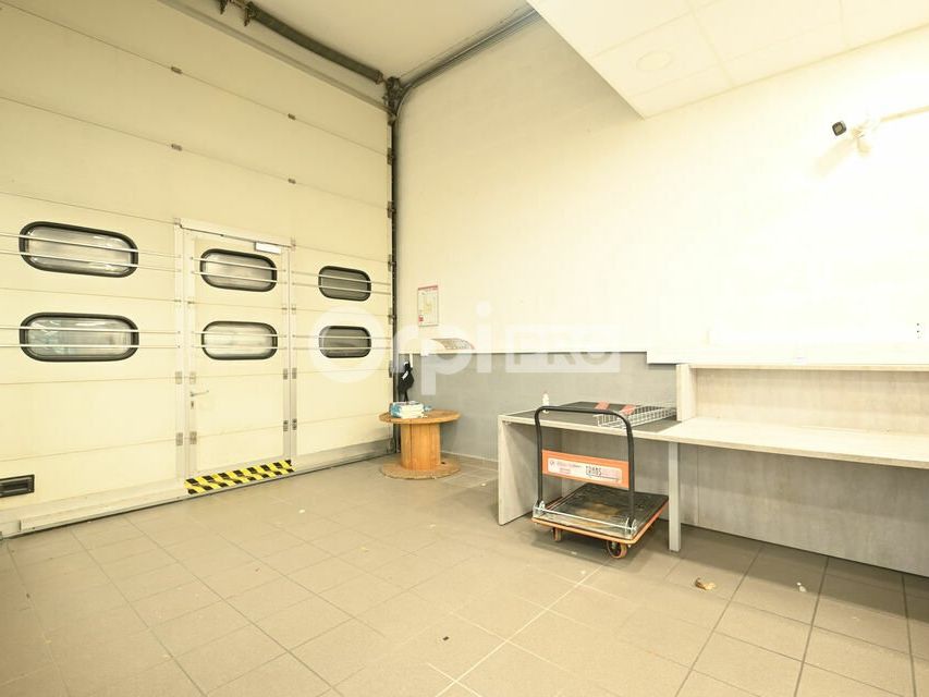 LOCAL D'ACTIVITE A LOUER - 387 m² - VILLEFONTAINE