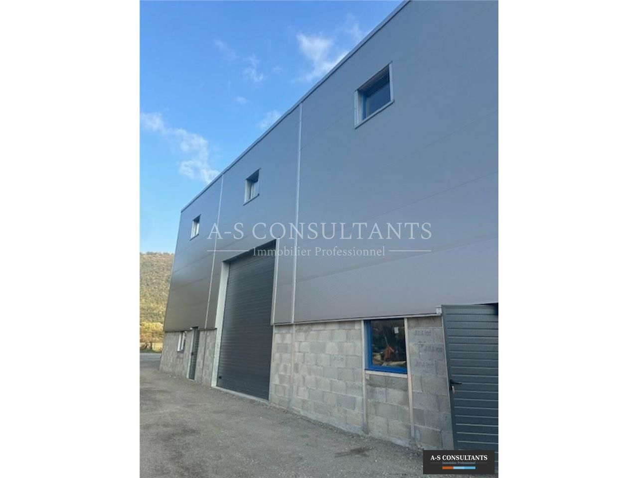 Location entrepot 115 m² non divisibles