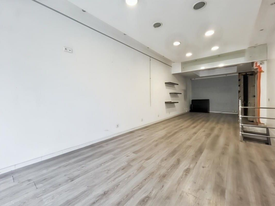 Location local commercial 77 m² non divisibles