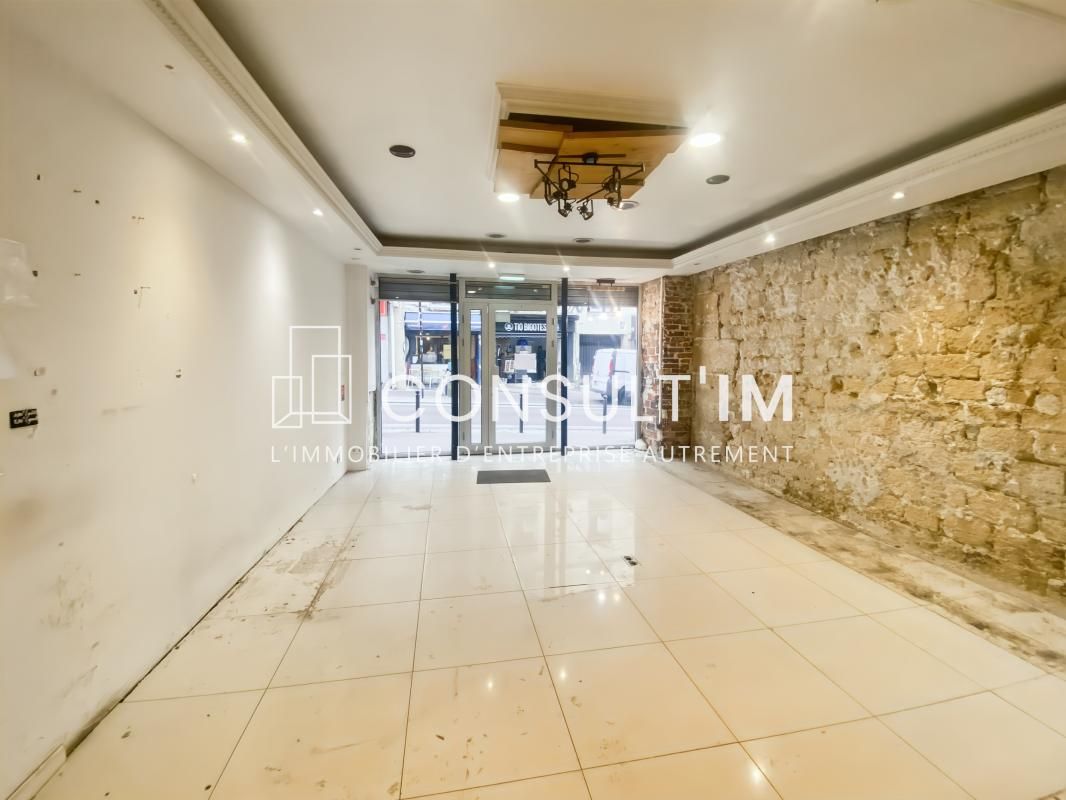 Location local commercial 163 m² non divisibles