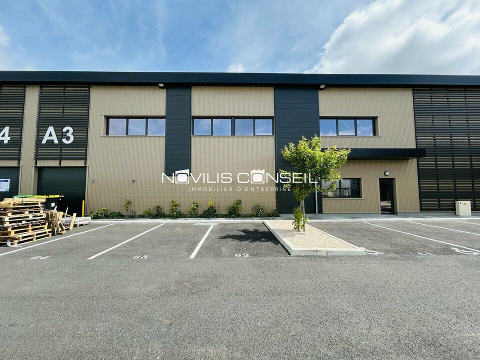 Location local d''activites 240 m² non divisibles