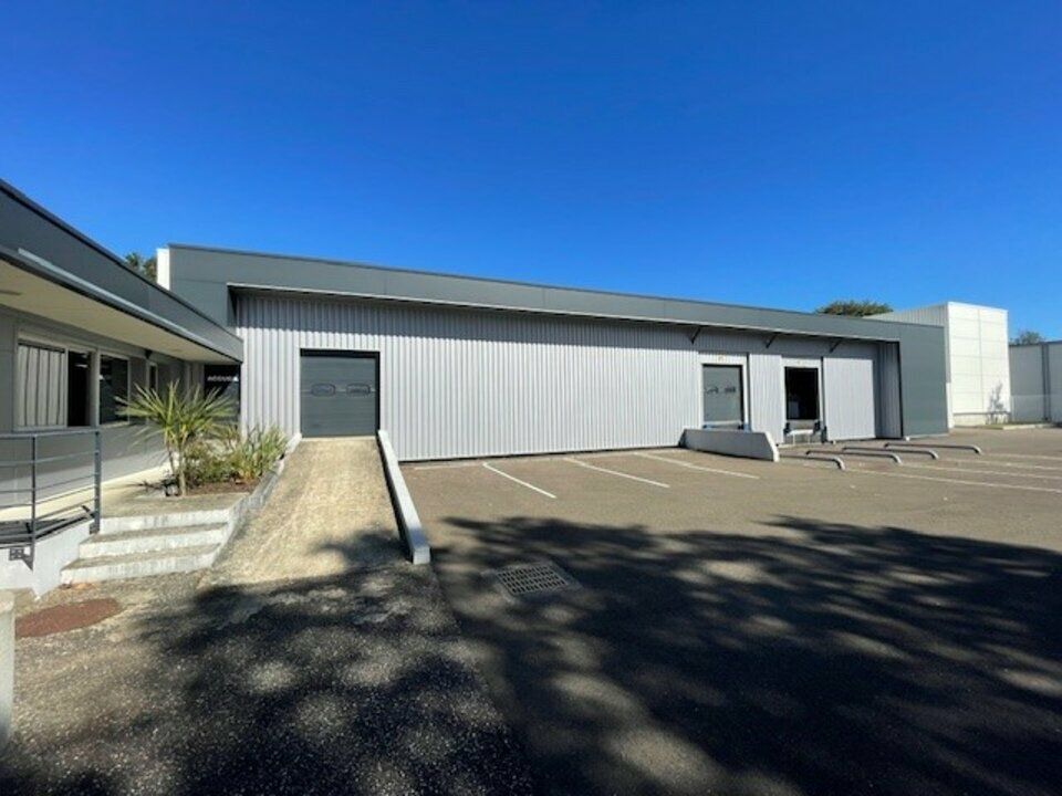 Vente local d''activites 1647 m² non divisibles